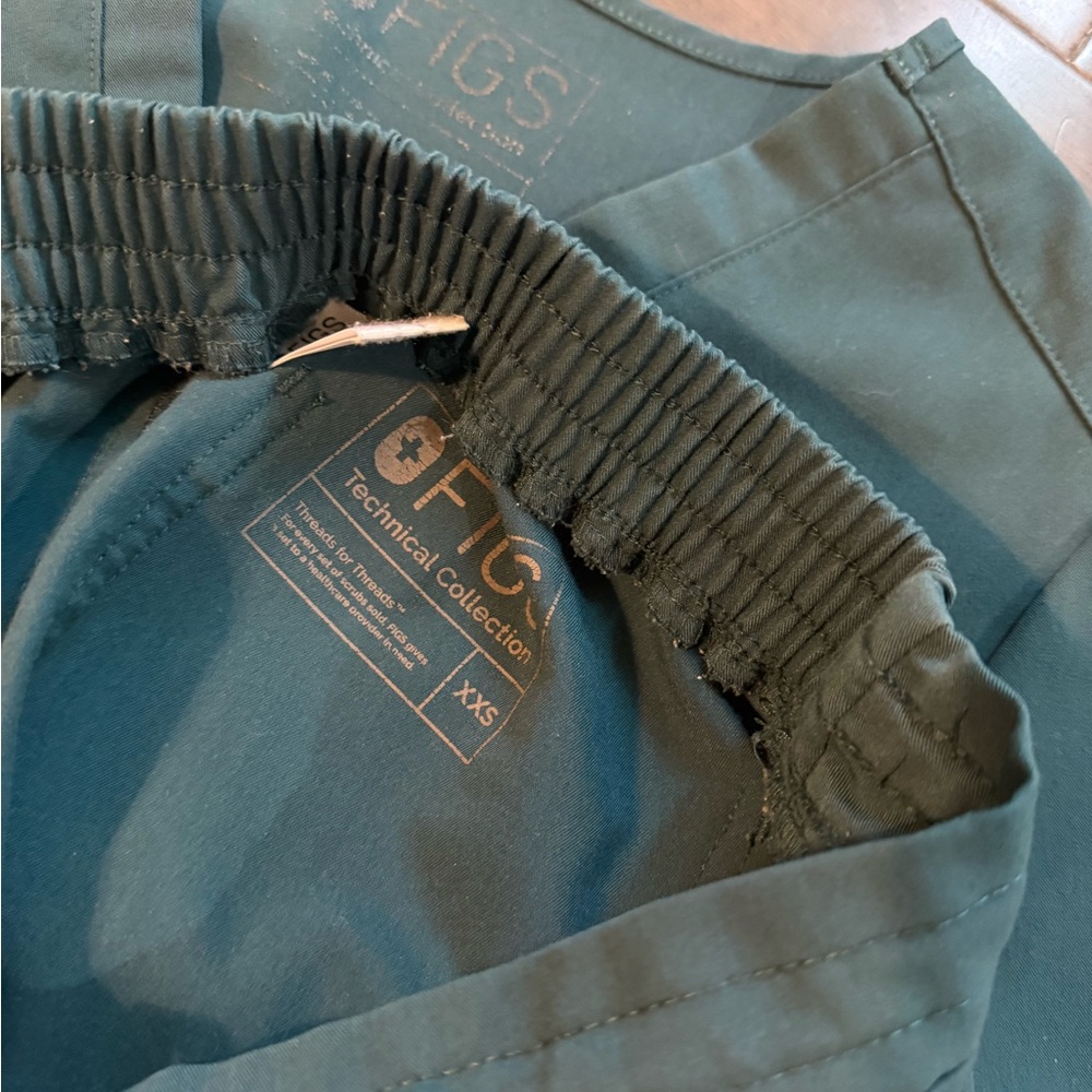 Figs Scrub Set - image 3